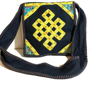 Handcuffed endless knots design messenger crossbody handbag